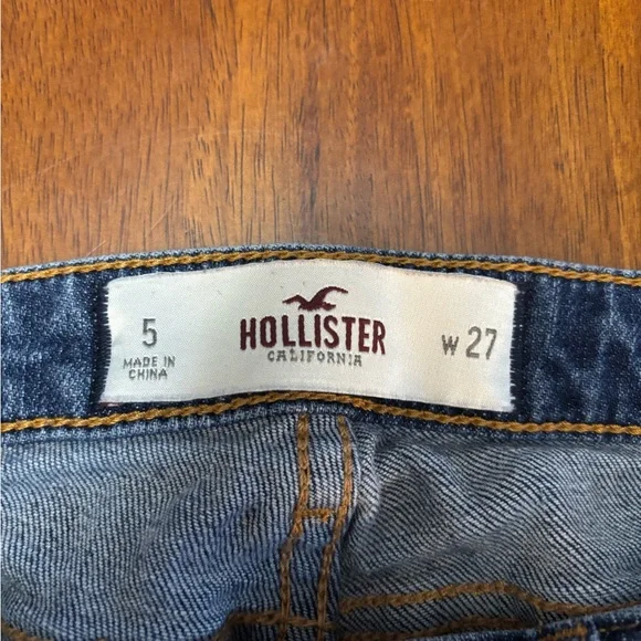 Hollister Capris With Flower Pattern - Picture 3 of 4